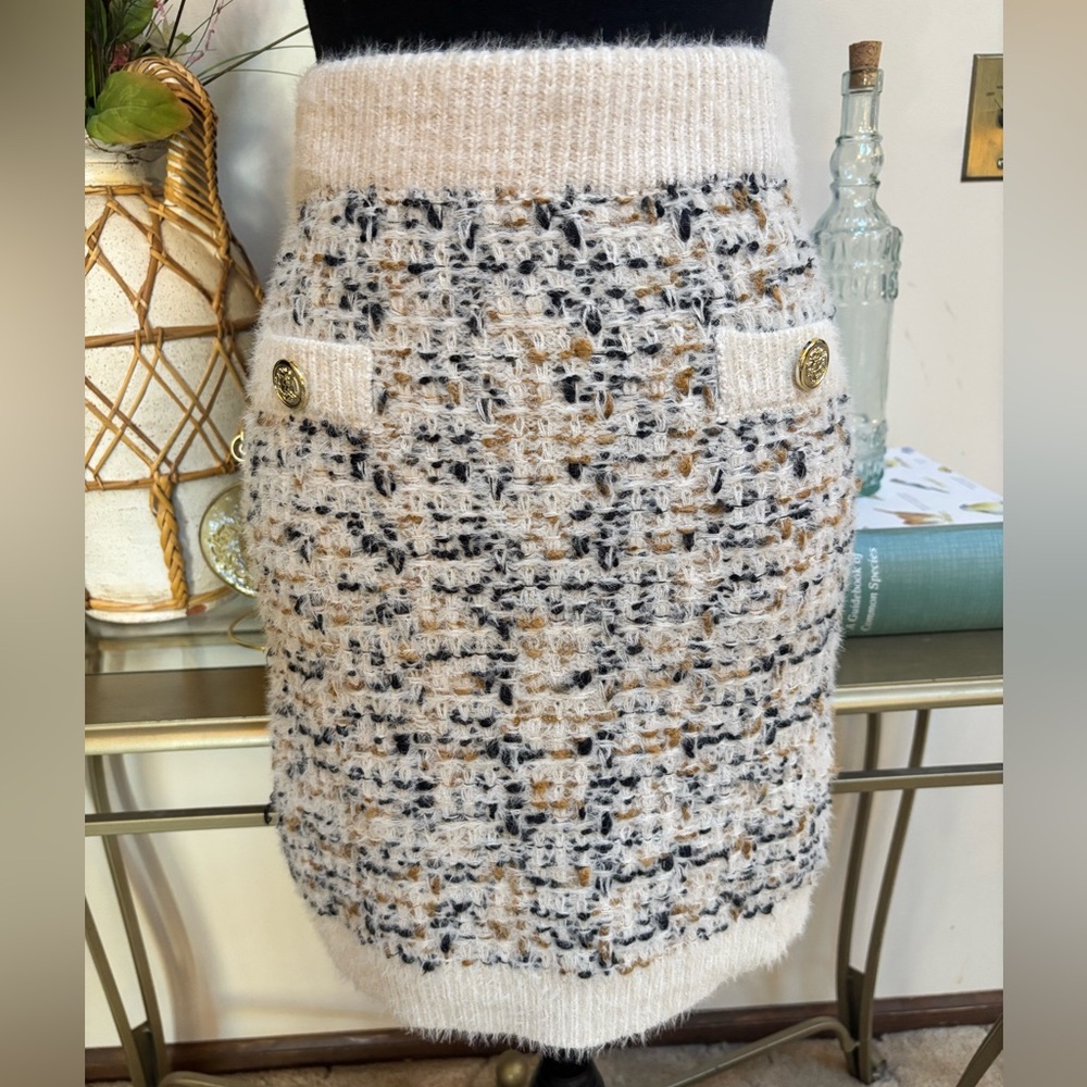 Textured Knit Mini Skirt in Cream with Ivory Trim